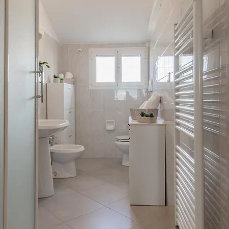 H11 Elena House Vista - Porto Санремо